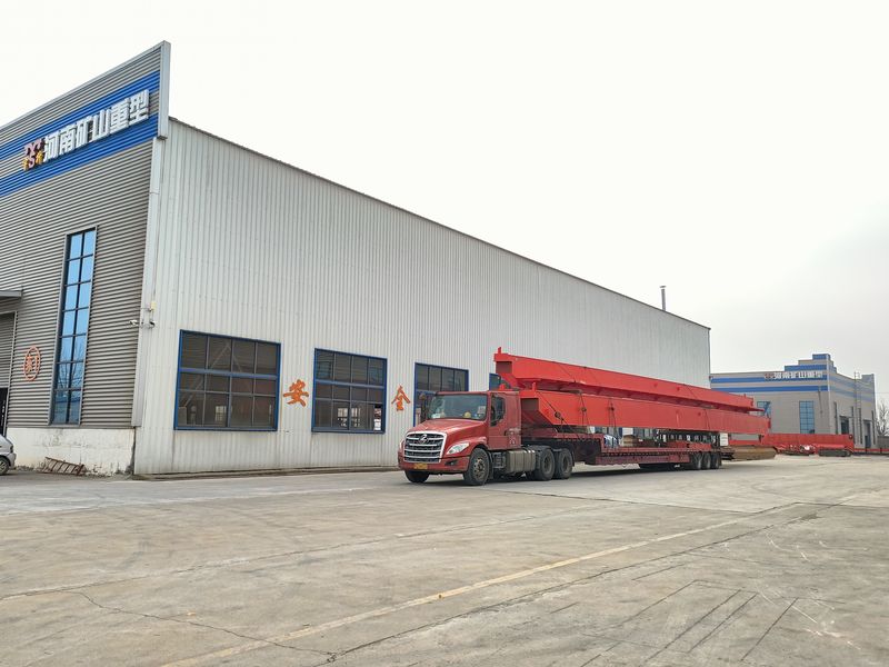 兩臺(tái)10噸 跨度28.4米電動(dòng)葫蘆橋式起重機(jī)，發(fā)往山東威海